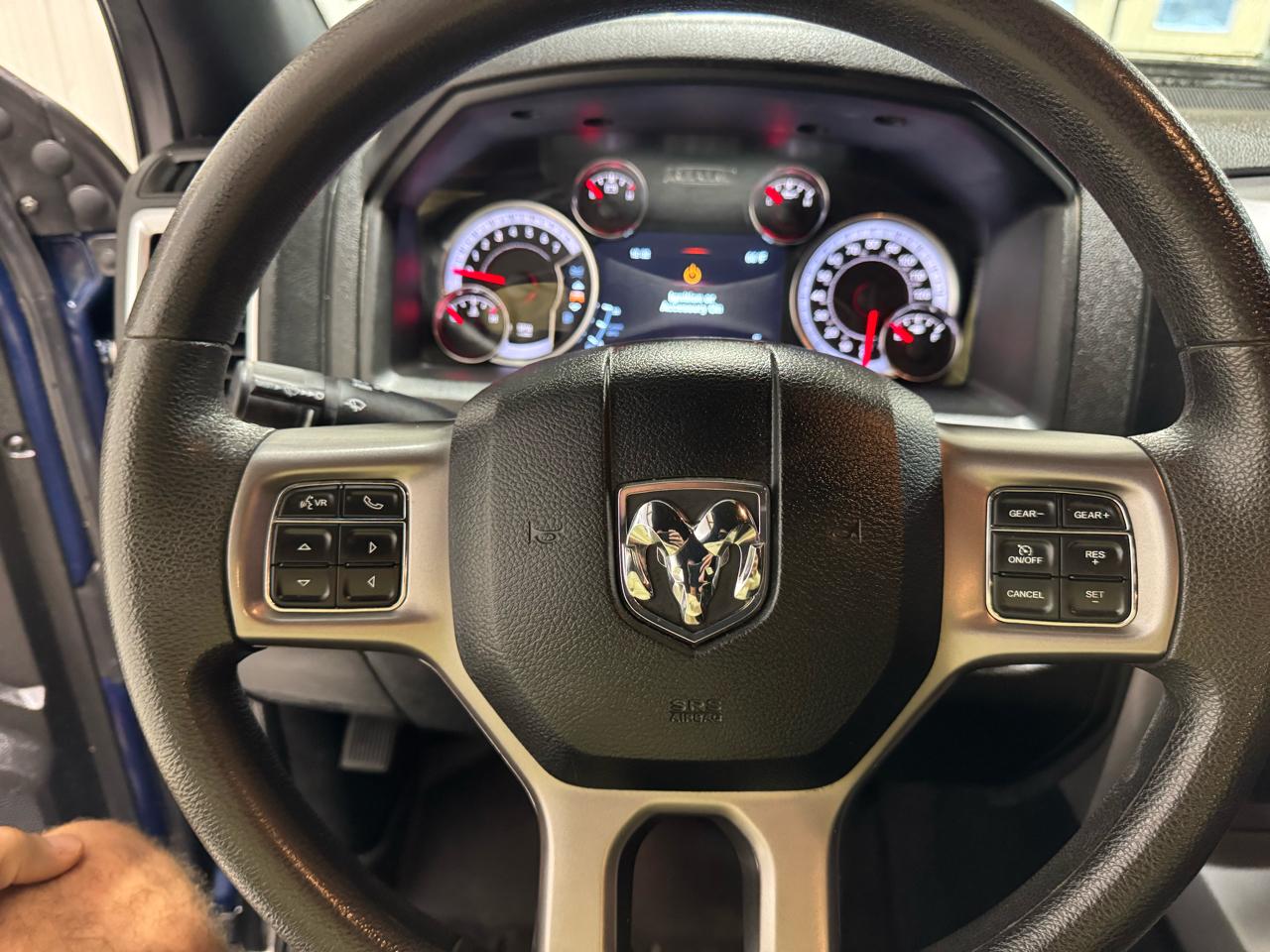 RAM 1500 Classic Warlock 4x4 Quad Cab 6'4" Box 2022