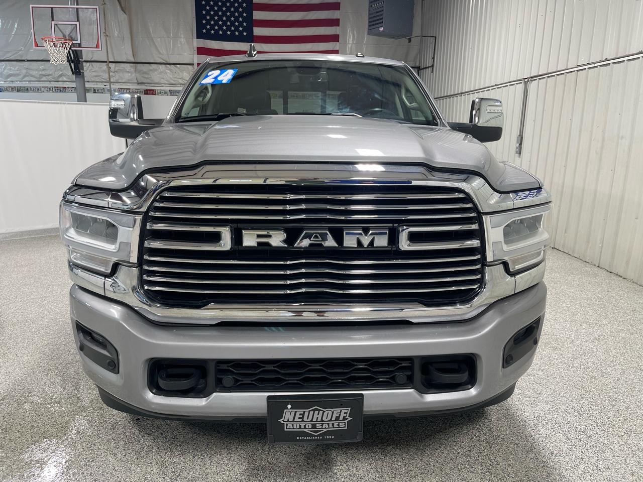 RAM 2500 Laramie 4x4 Crew Cab 6'4" Box 2024