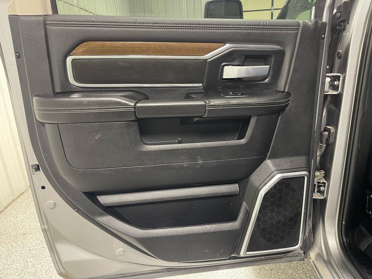 RAM 2500 Laramie 4x4 Crew Cab 6'4" Box 2024