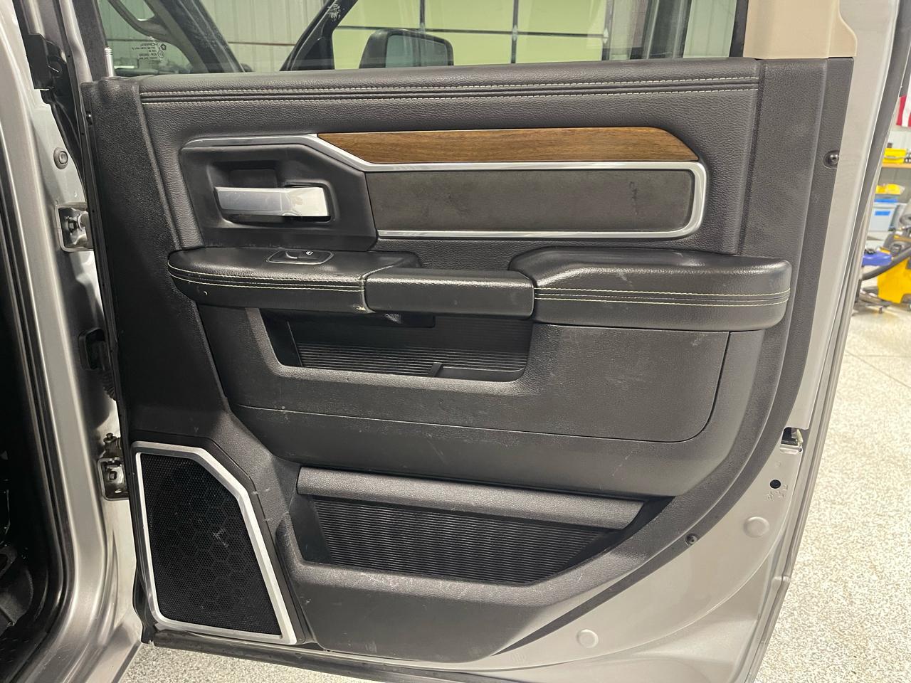 RAM 2500 Laramie 4x4 Crew Cab 6'4" Box 2024