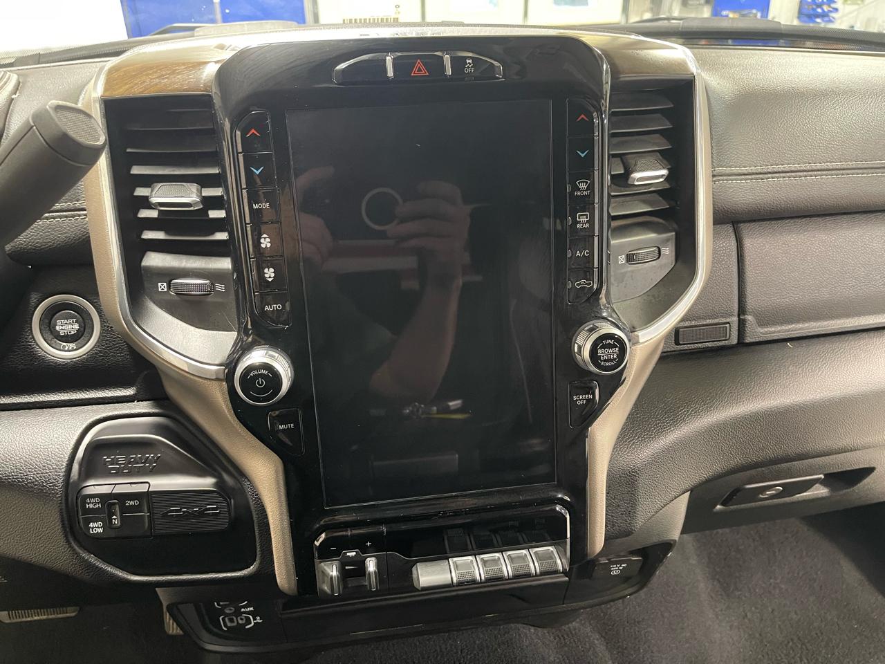 RAM 2500 Laramie 4x4 Crew Cab 6'4" Box 2024