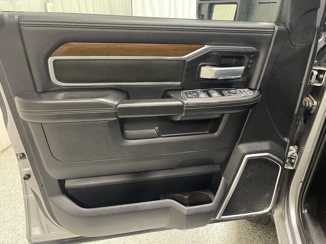 RAM 2500 Laramie 4x4 Crew Cab 6'4" Box 2024