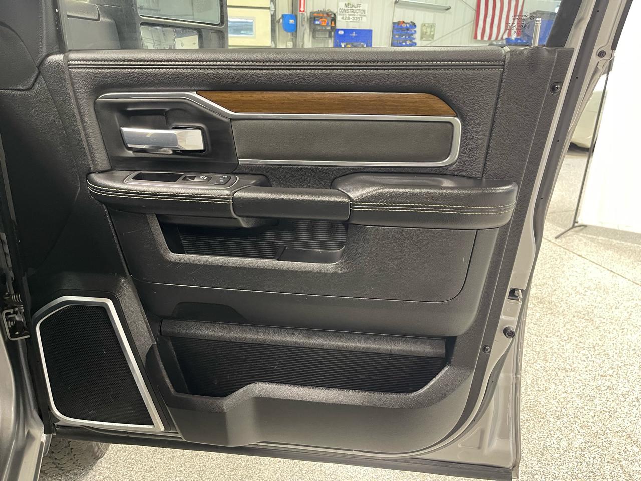 RAM 2500 Laramie 4x4 Crew Cab 6'4" Box 2024