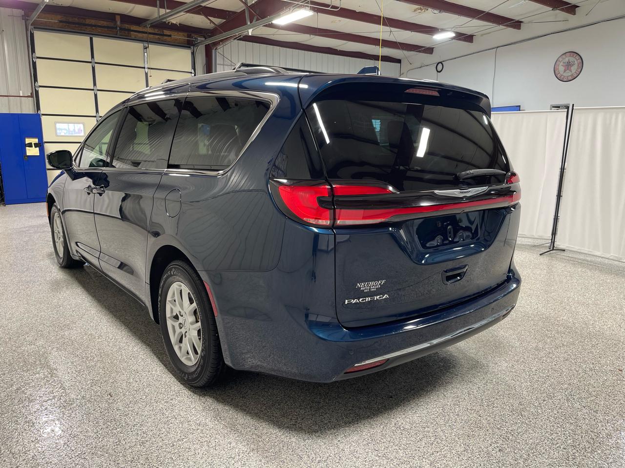 Chrysler Pacifica Touring L FWD 2022
