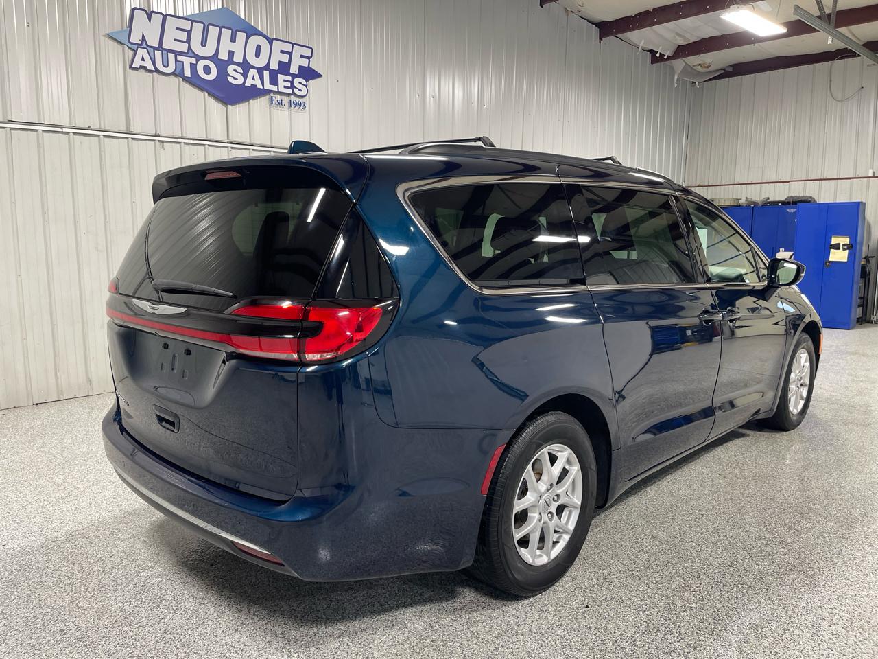 Chrysler Pacifica Touring L FWD 2022