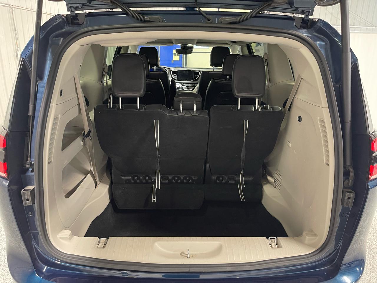 Chrysler Pacifica Touring L FWD 2022