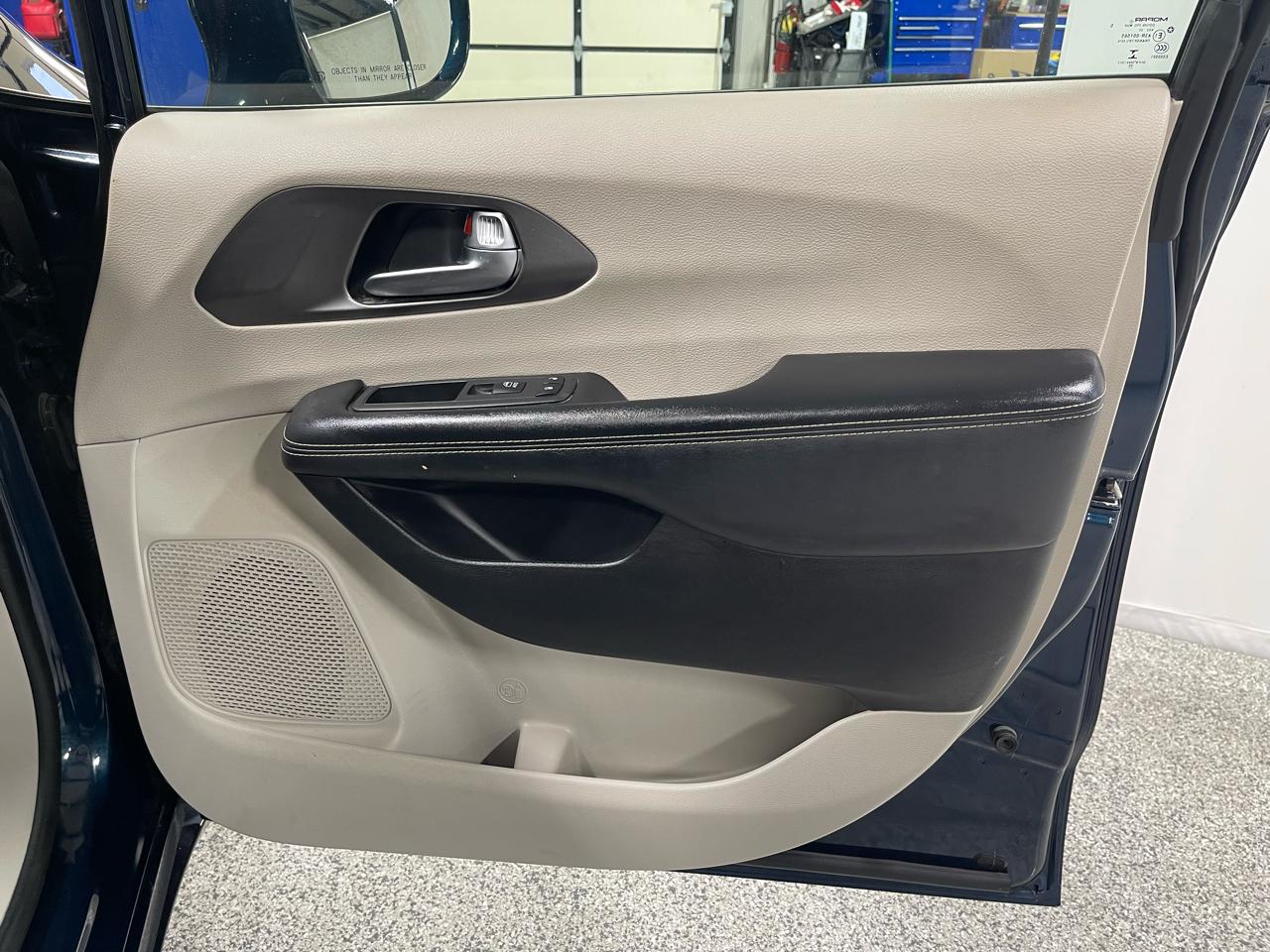 Chrysler Pacifica Touring L FWD 2022