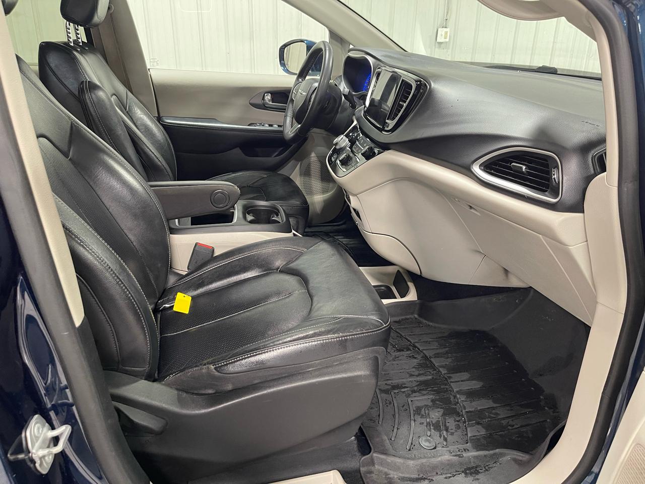 Chrysler Pacifica Touring L FWD 2022