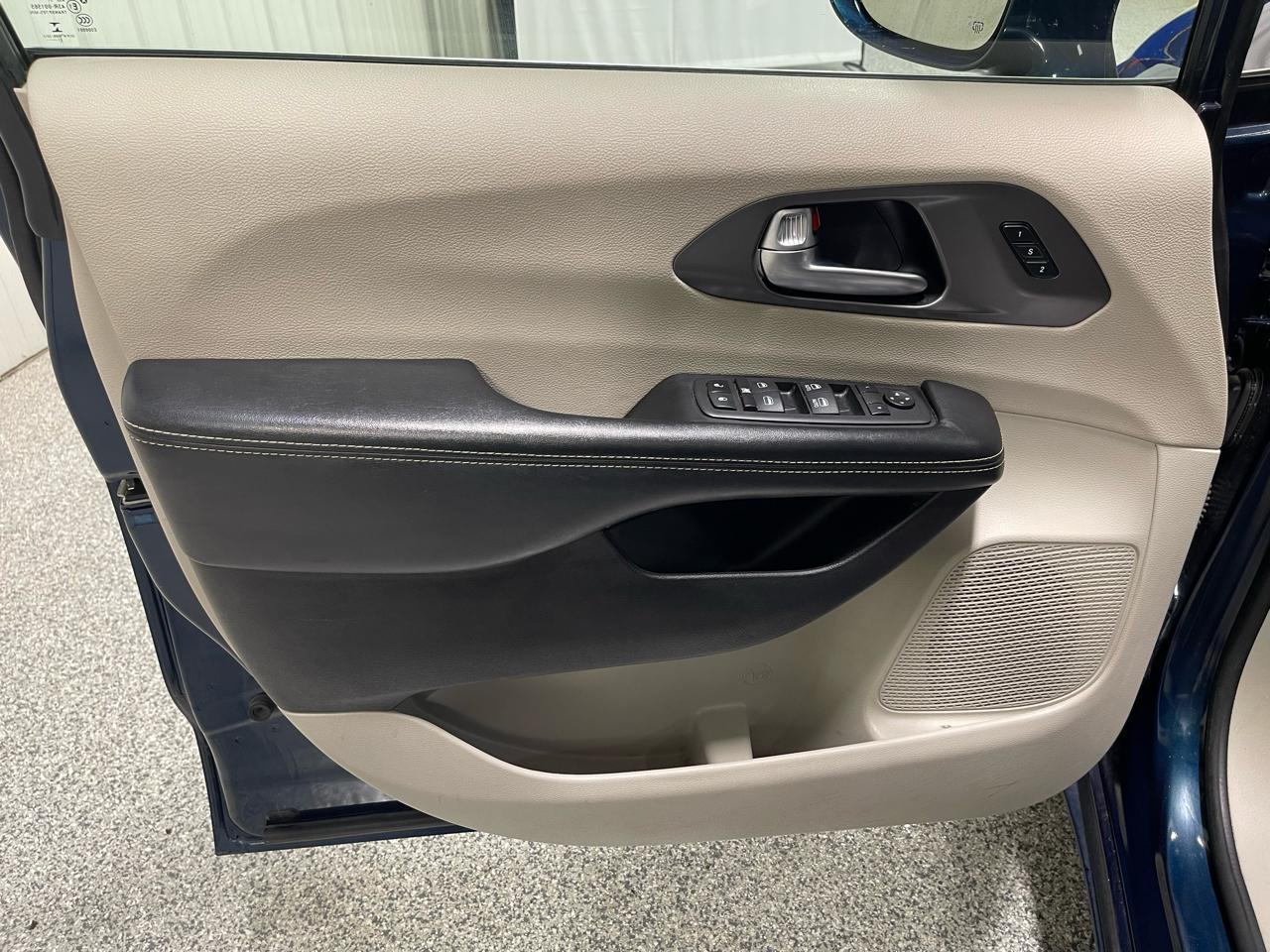 Chrysler Pacifica Touring L FWD 2022