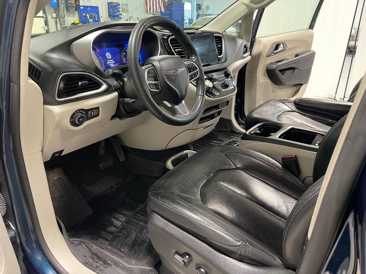 Chrysler Pacifica Touring L FWD 2022