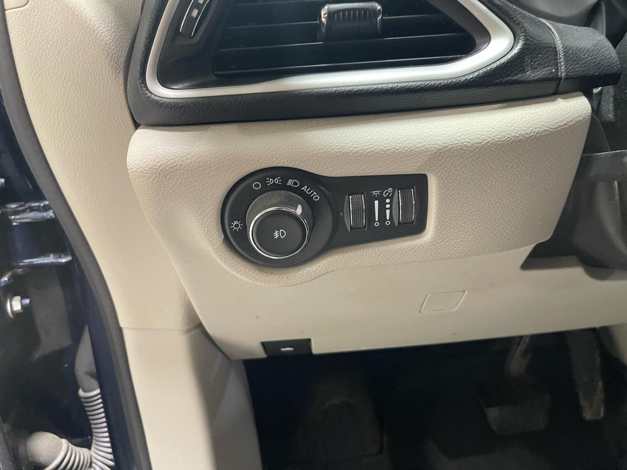 Chrysler Pacifica Touring L FWD 2022