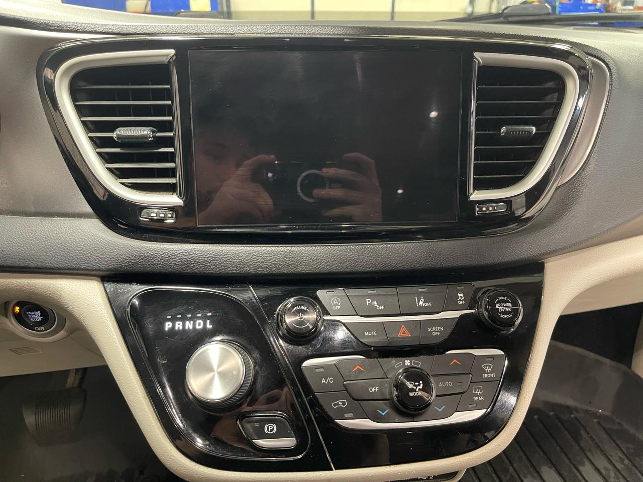 Chrysler Pacifica Touring L FWD 2022