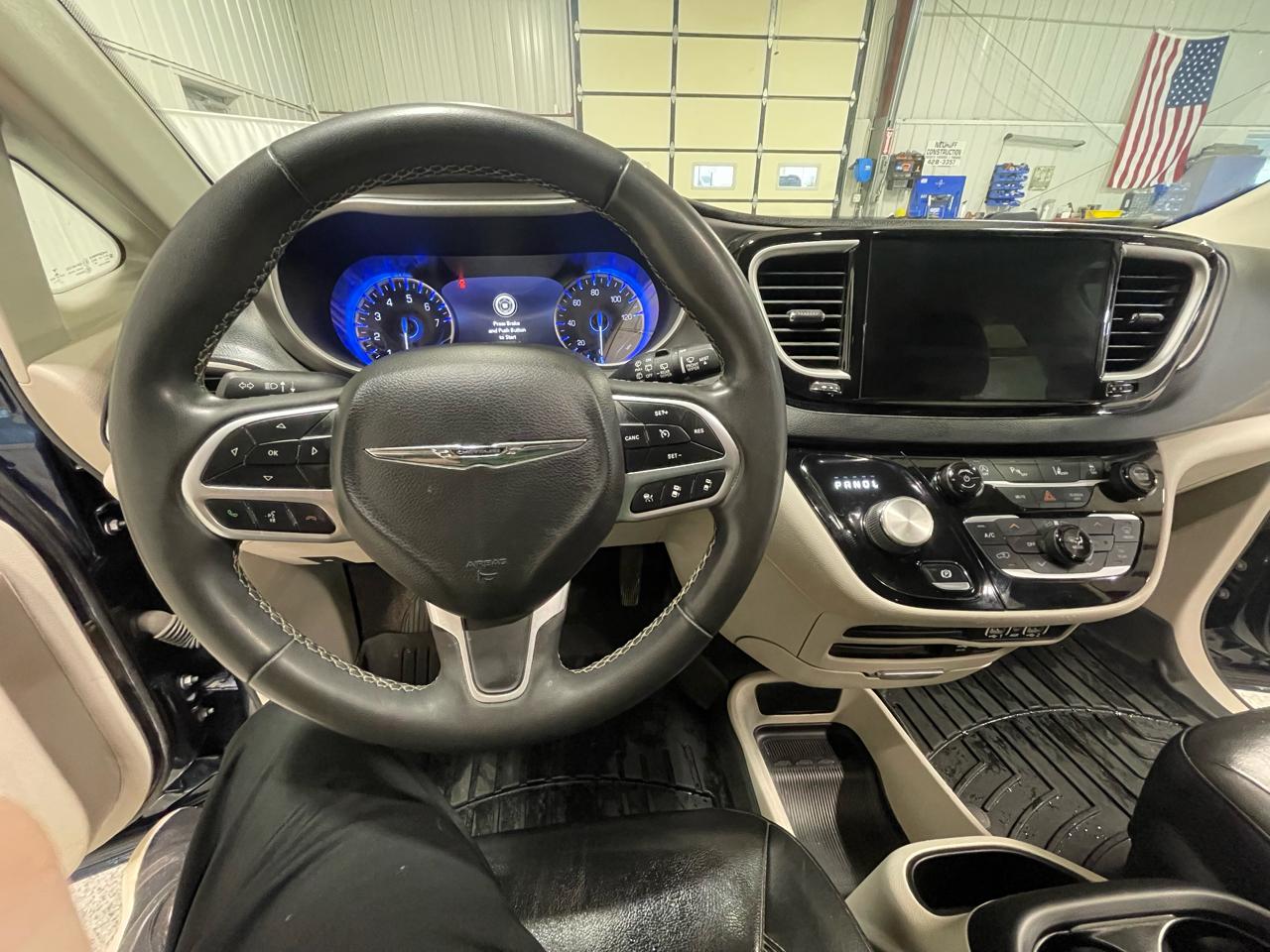 Chrysler Pacifica Touring L FWD 2022