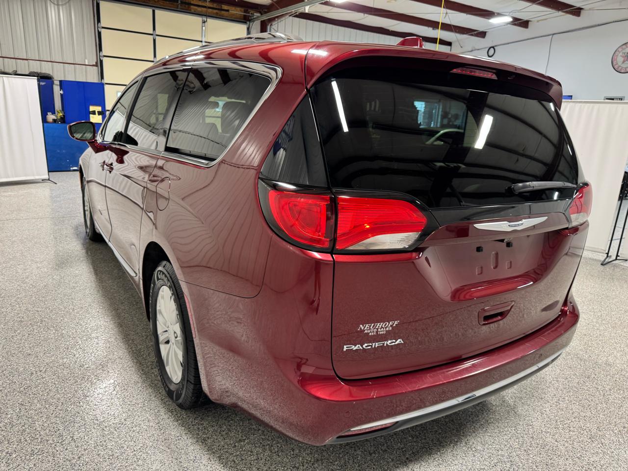 Chrysler Pacifica Touring L FWD 2019