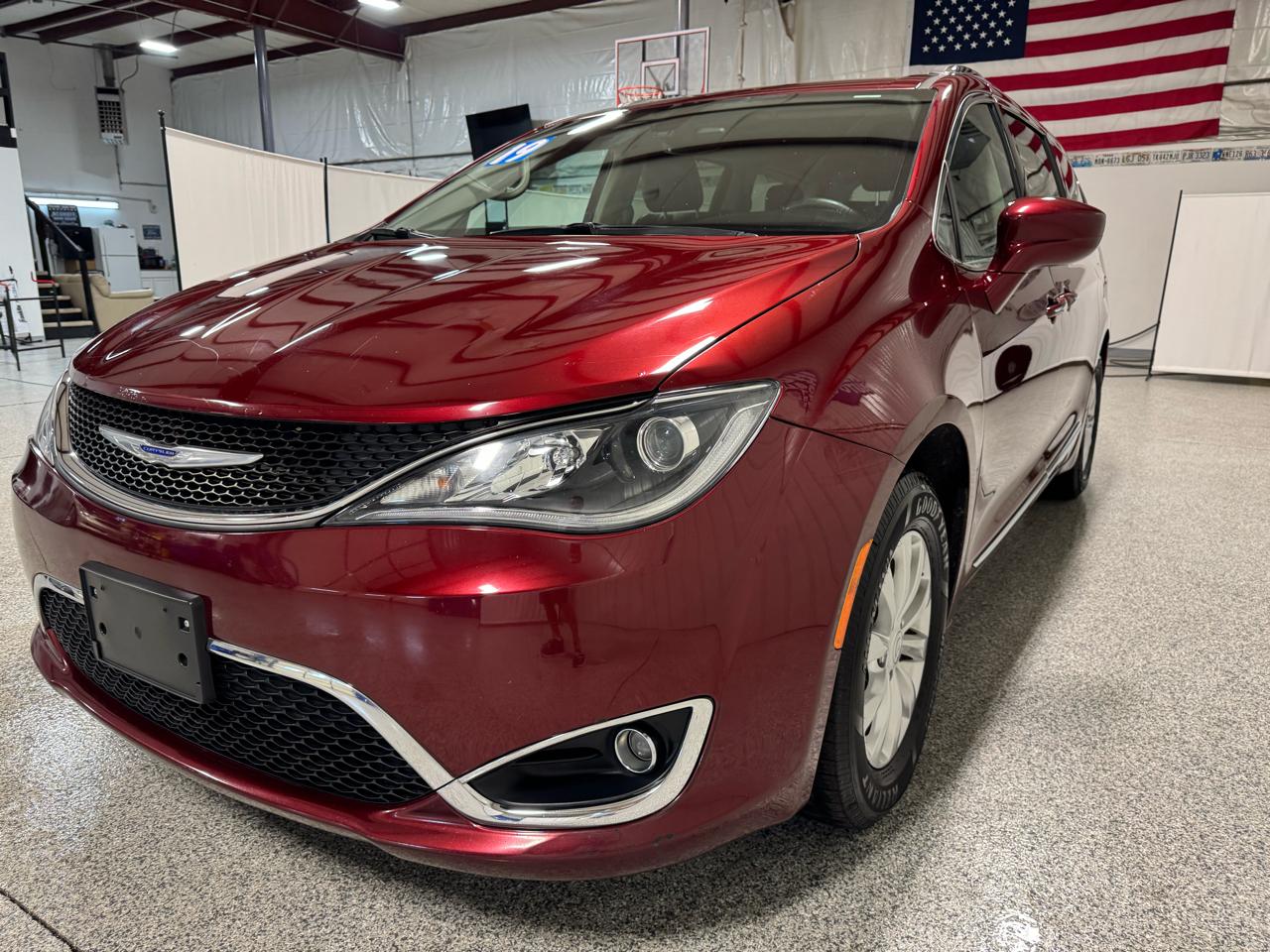 Chrysler Pacifica Touring L FWD 2019