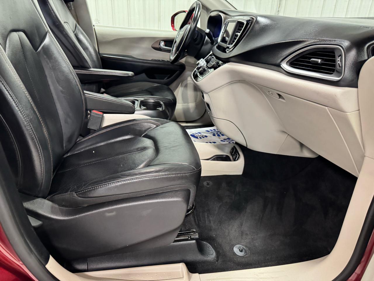 Chrysler Pacifica Touring L FWD 2019