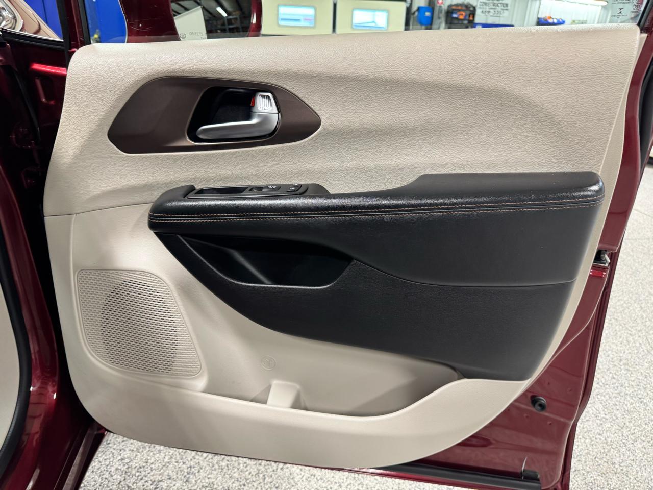 Chrysler Pacifica Touring L FWD 2019