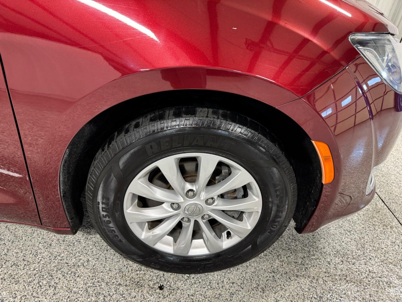 Chrysler Pacifica Touring L FWD 2019