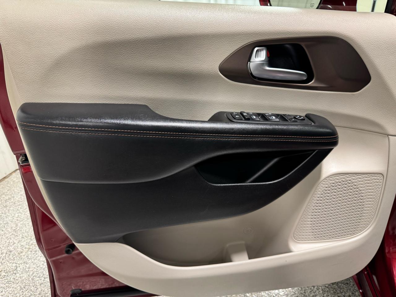 Chrysler Pacifica Touring L FWD 2019