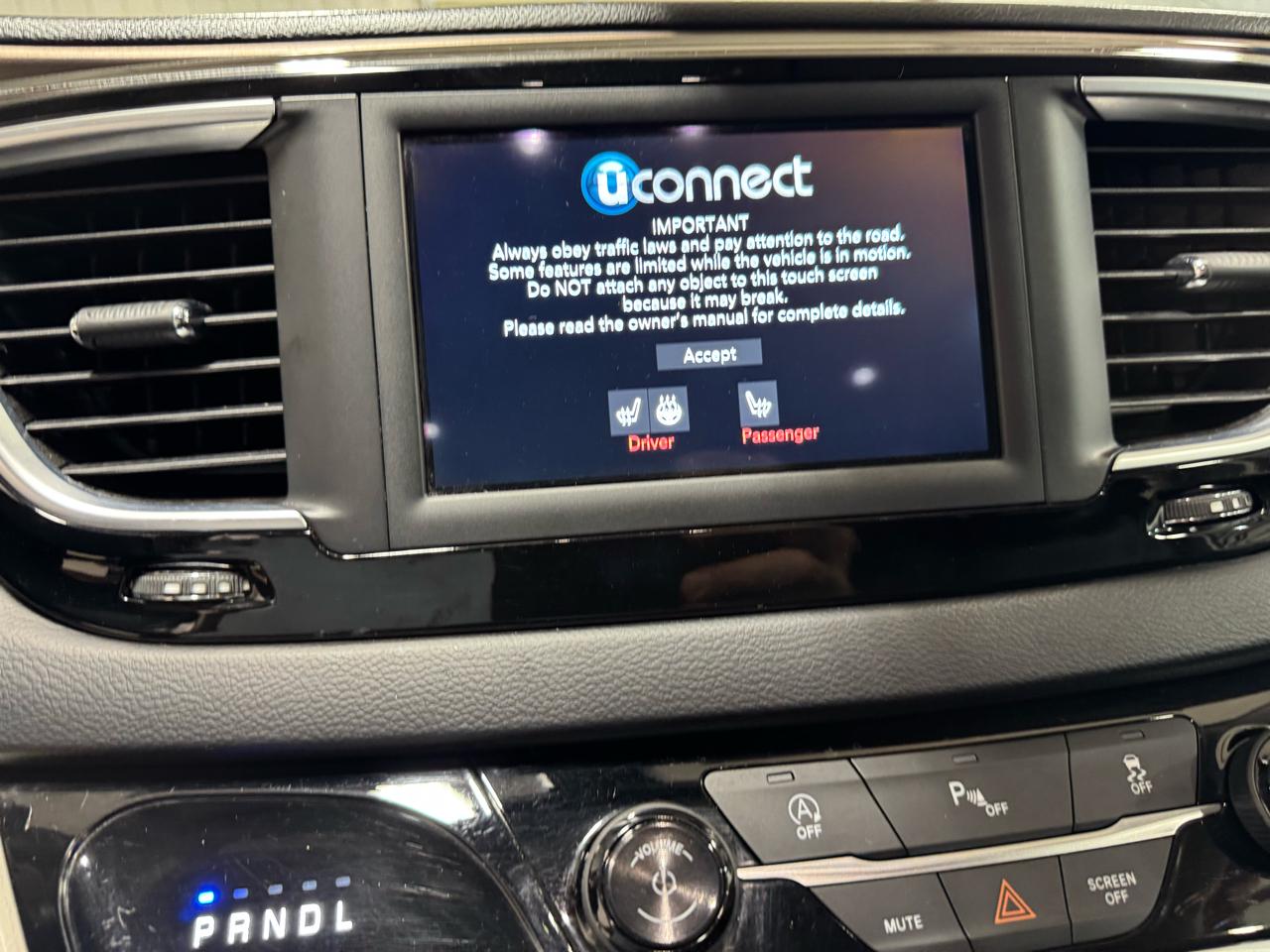 Chrysler Pacifica Touring L FWD 2019