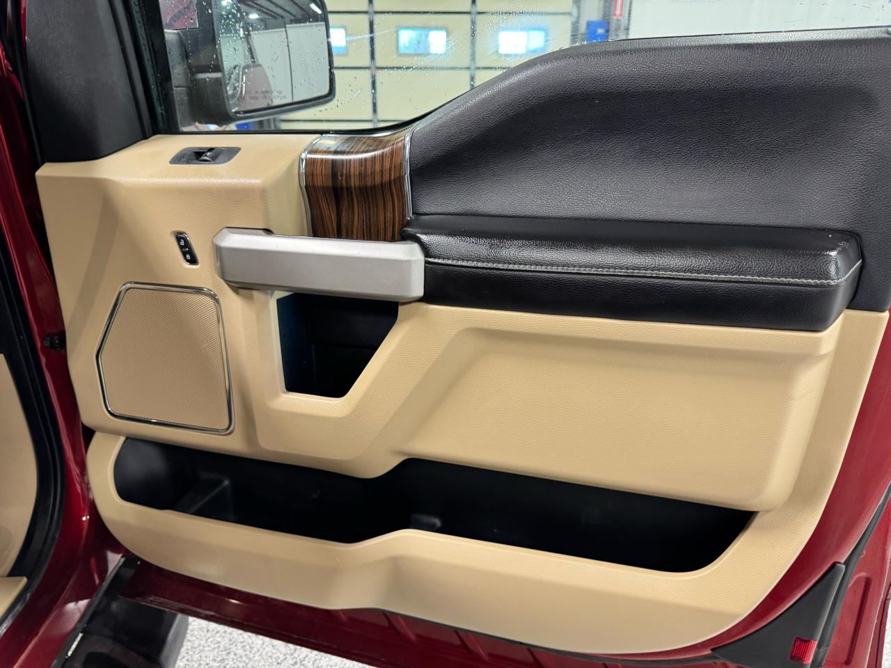 Ford F-150 4WD SuperCab 145" Lariat 2015