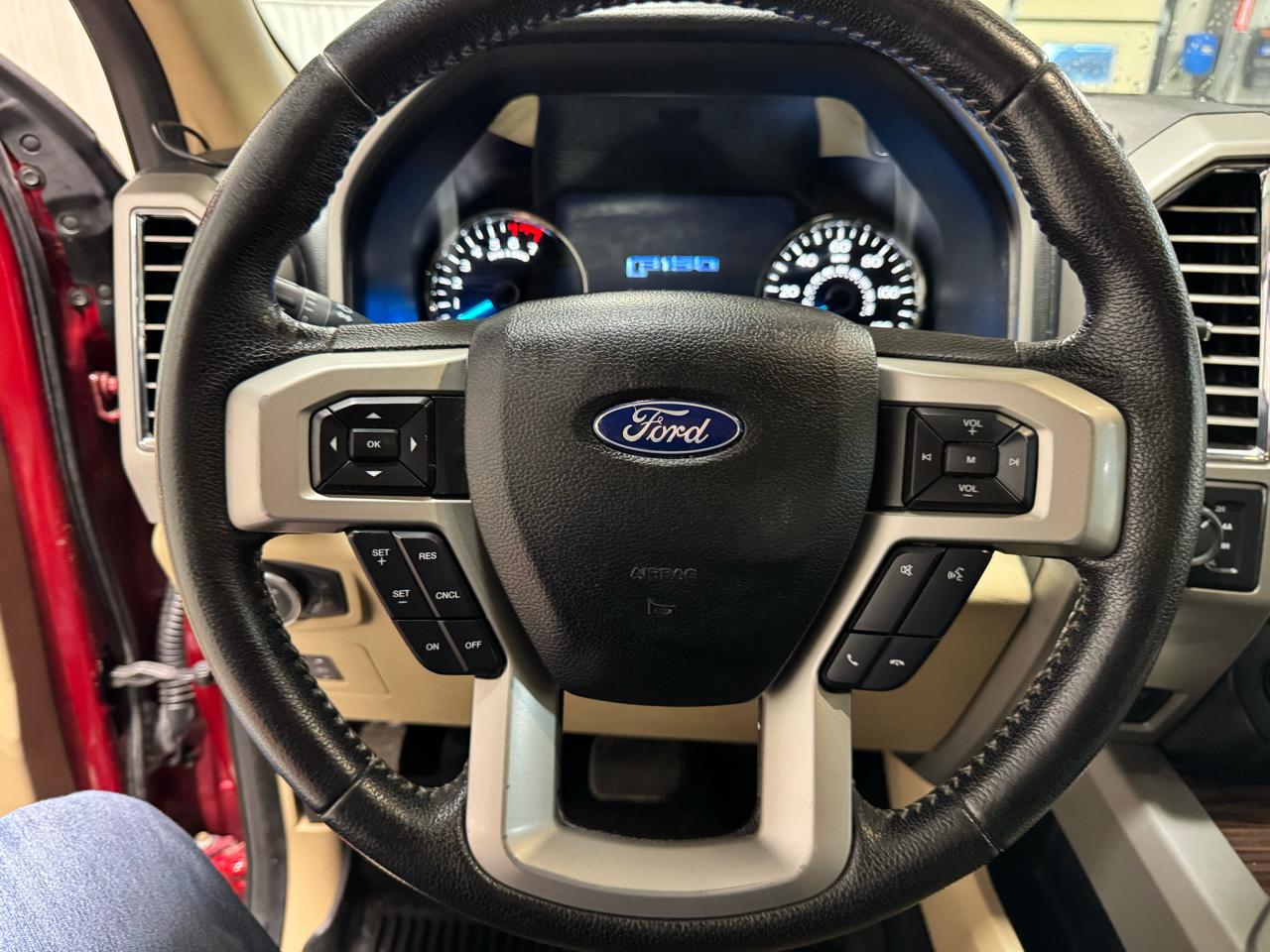 Ford F-150 4WD SuperCab 145" Lariat 2015