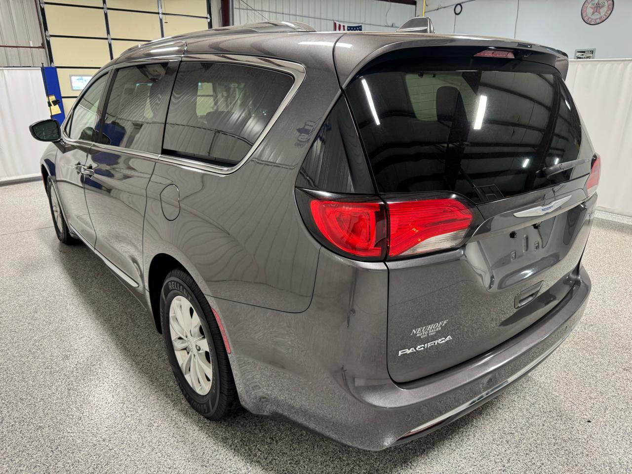 Chrysler Pacifica Touring L Plus FWD 2018