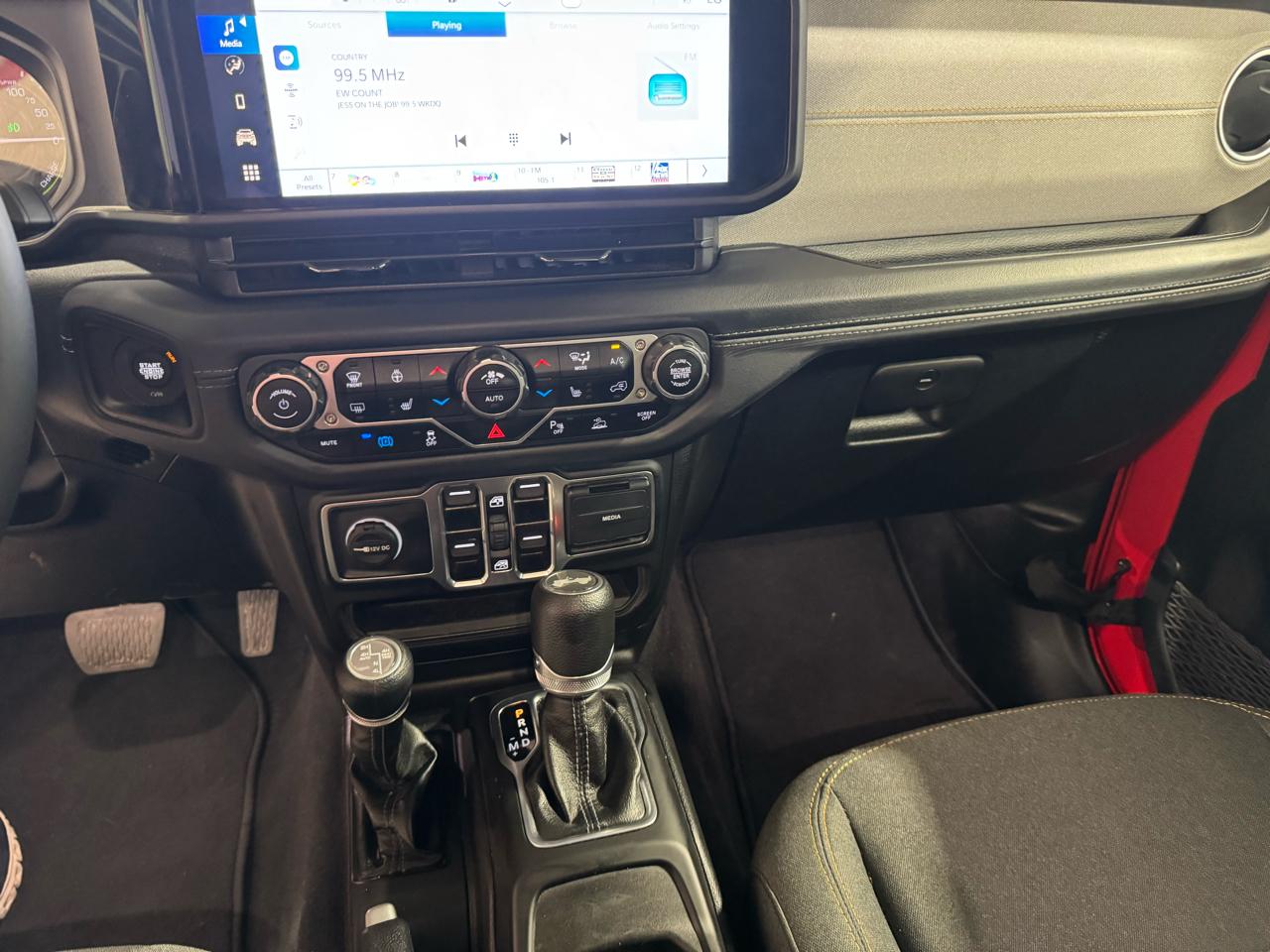 Jeep Wrangler 4xe Sahara 4x4 2025