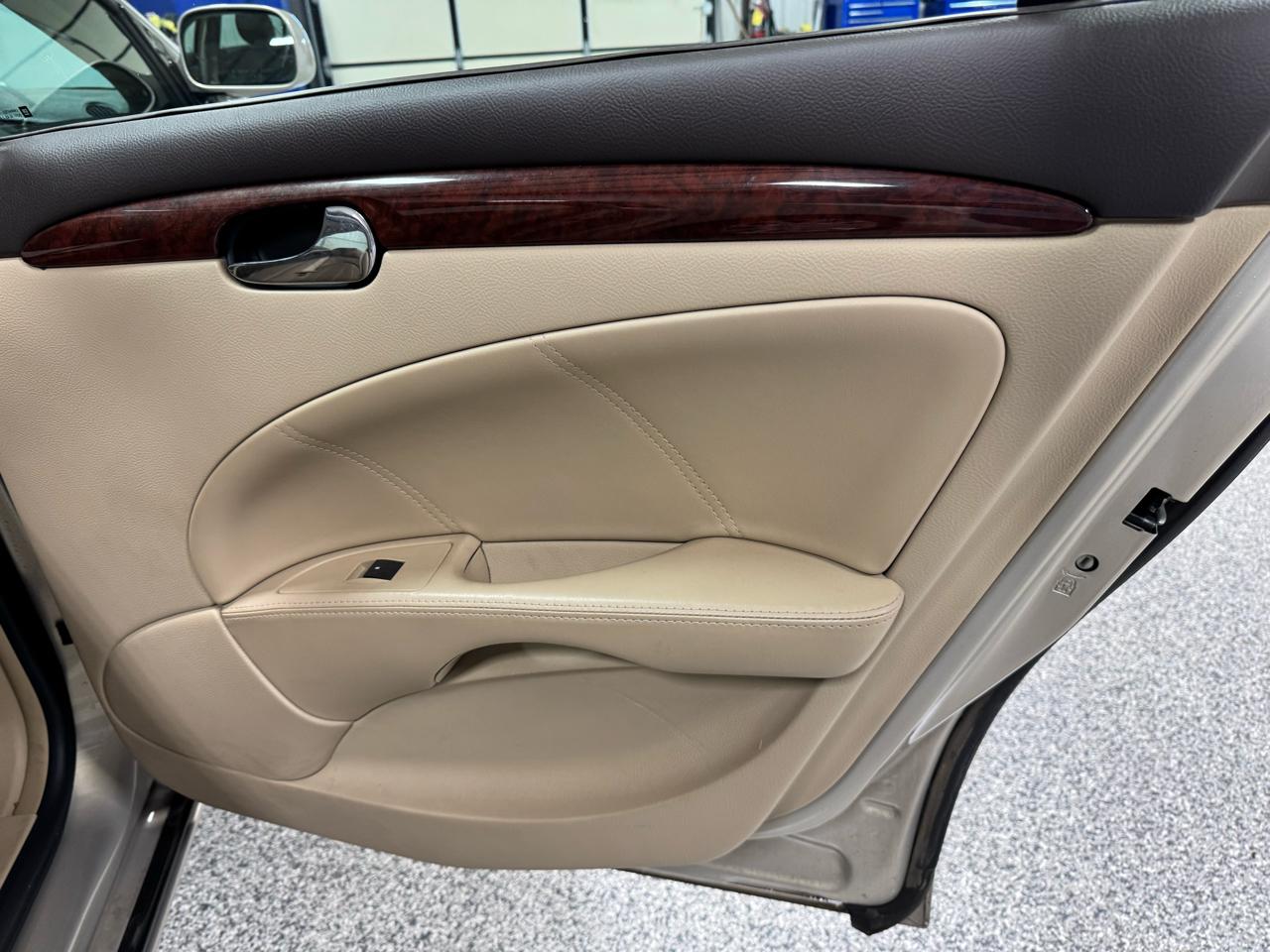 Buick Lucerne 4dr Sdn CXL 2009