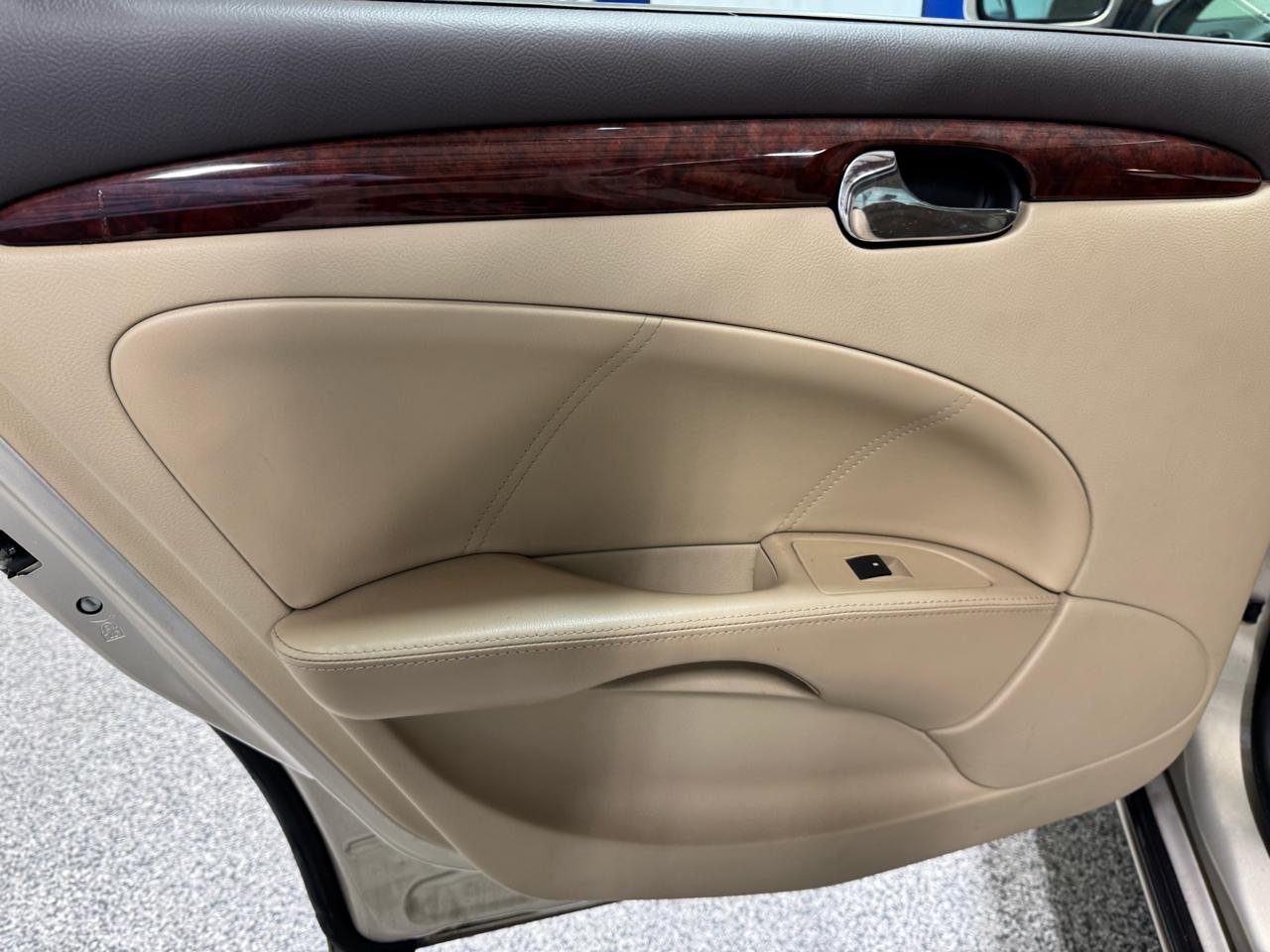 Buick Lucerne 4dr Sdn CXL 2009