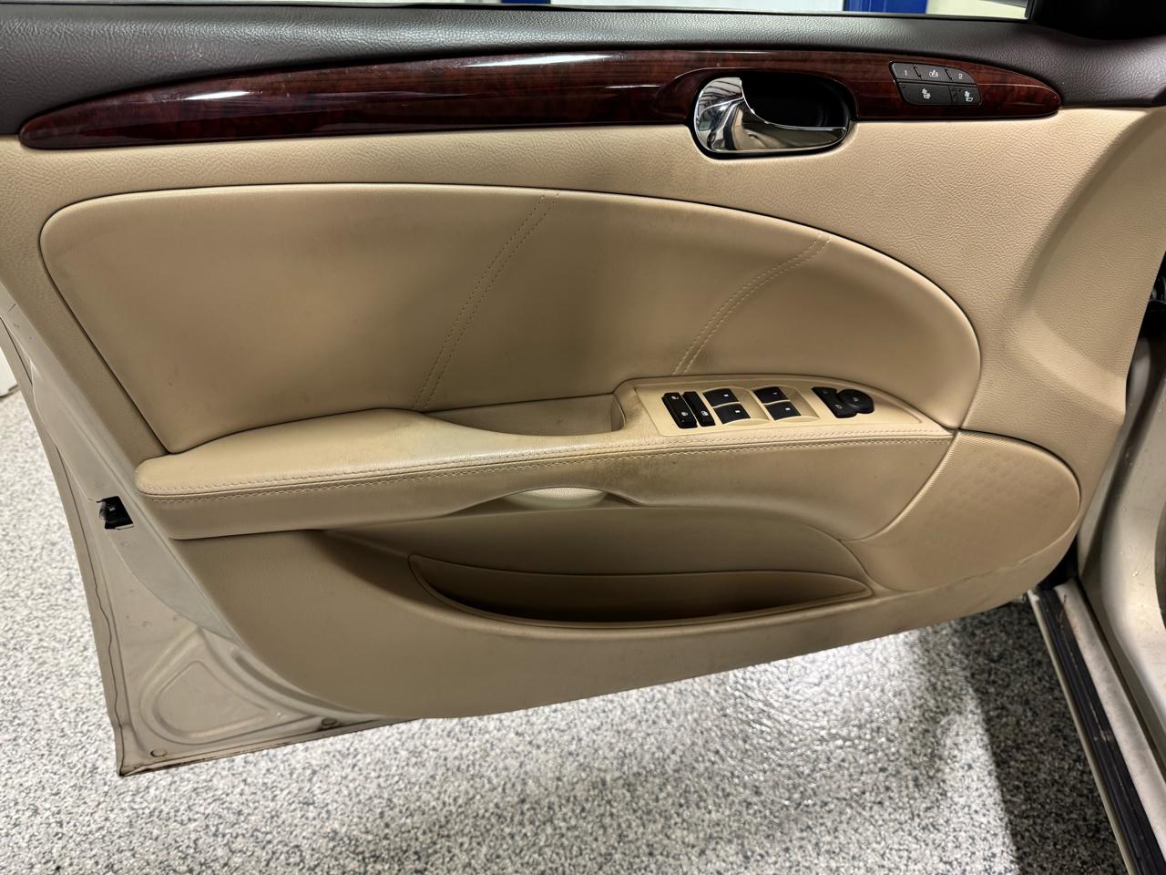 Buick Lucerne 4dr Sdn CXL 2009