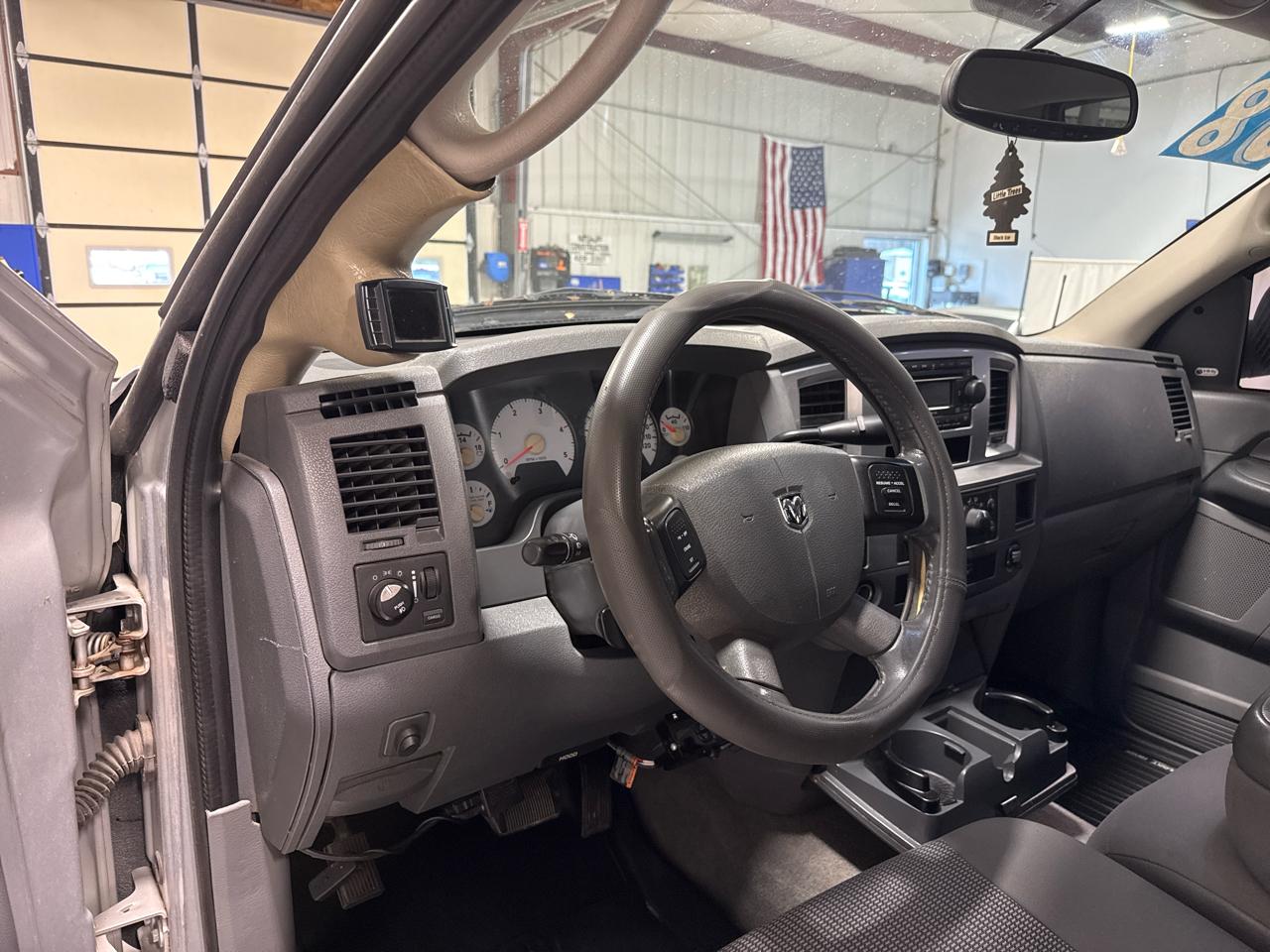 Dodge Ram 2500 4WD Quad Cab 140.5" SLT 2008
