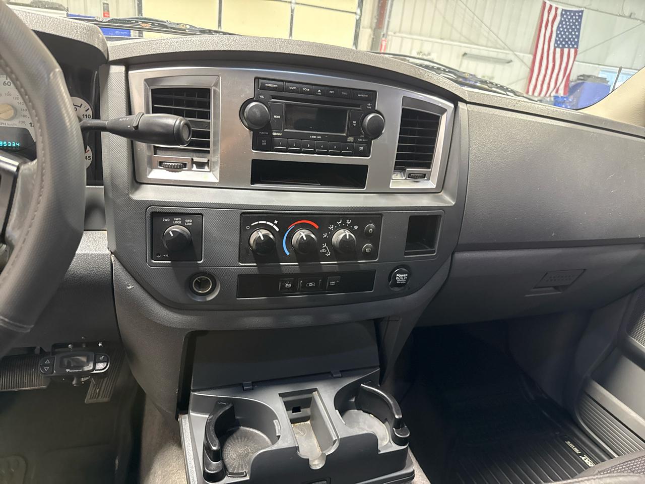 Dodge Ram 2500 4WD Quad Cab 140.5" SLT 2008