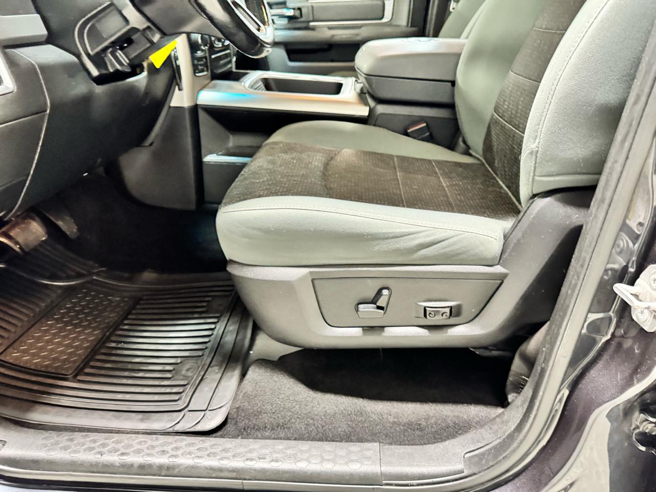 RAM 1500 Big Horn 4x4 Crew Cab 5'7" Box 2018