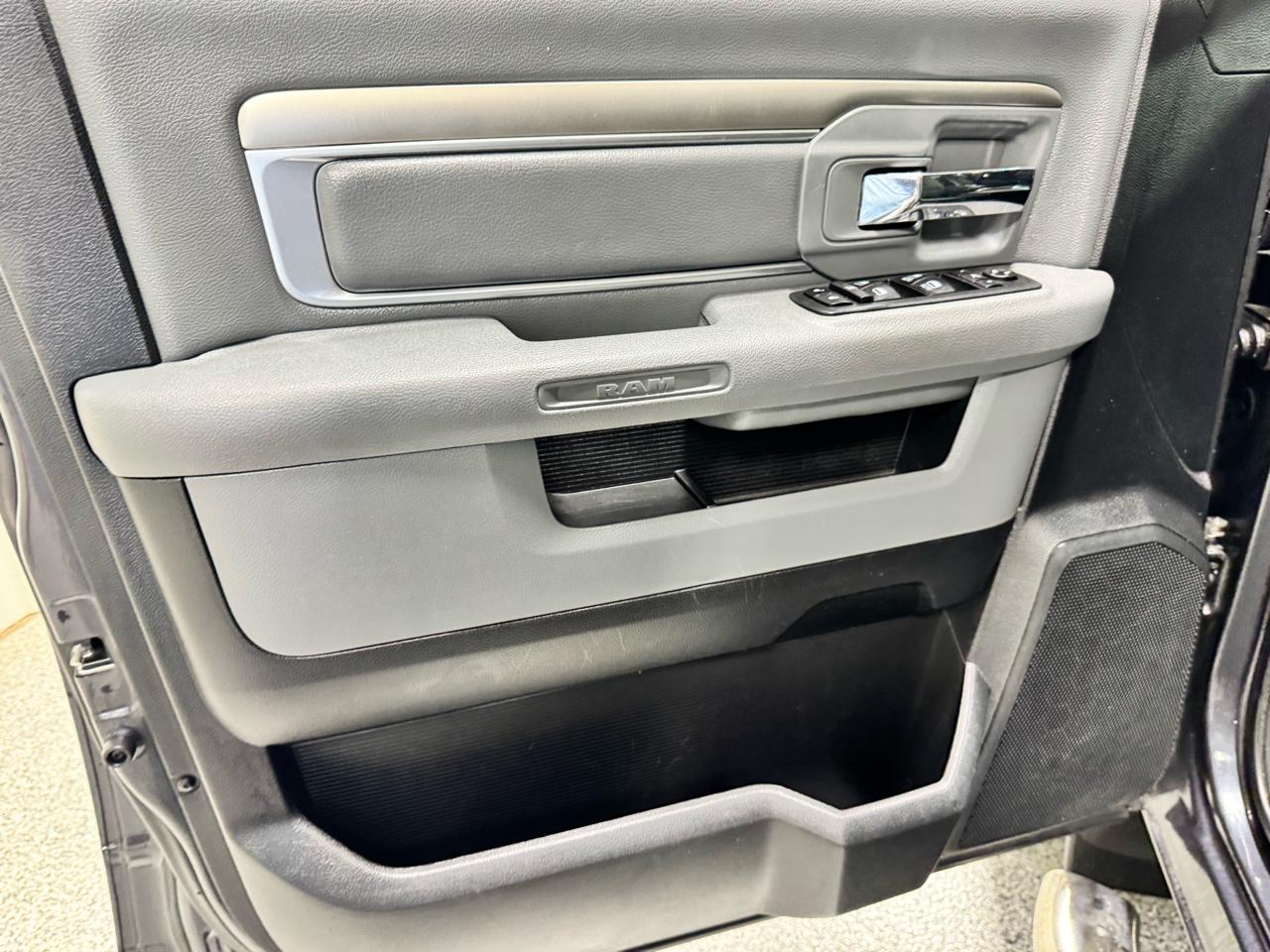 RAM 1500 Big Horn 4x4 Crew Cab 5'7" Box 2018