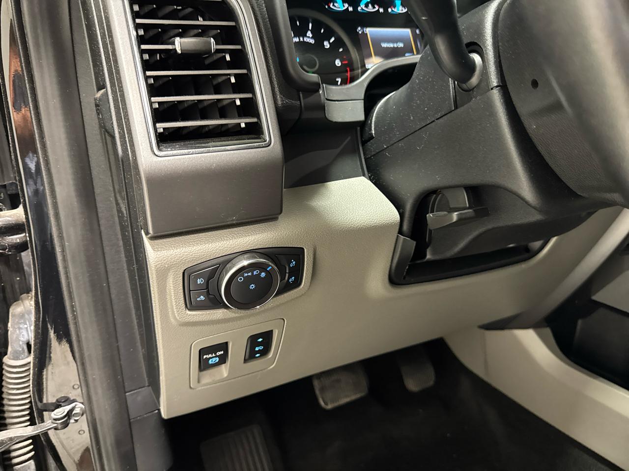 Ford F-150 XLT SuperCrew Short Bed 4WD 2019