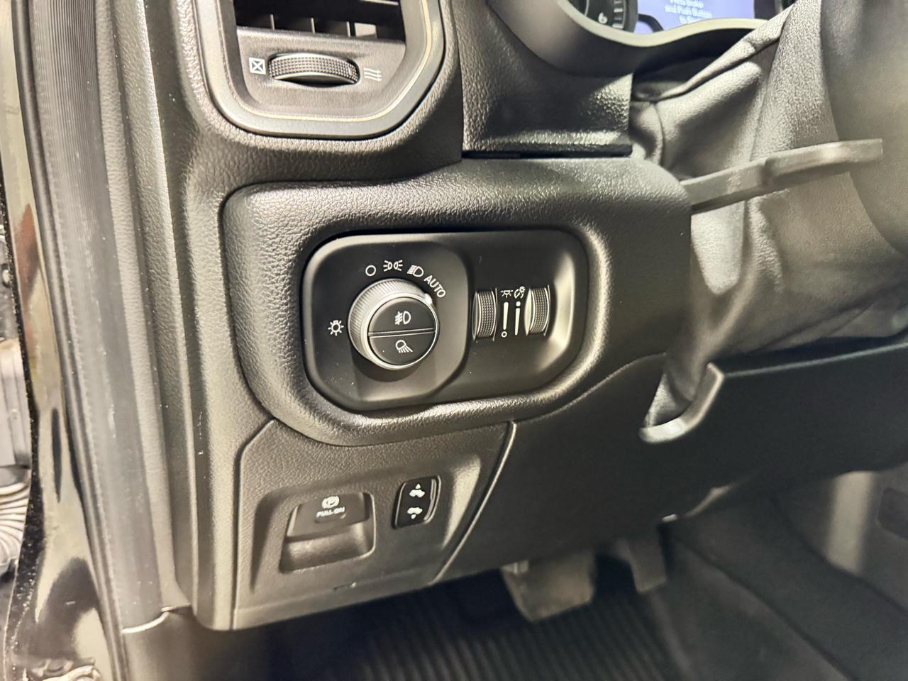 RAM 1500 Sport 4x4 Crew Cab 5'7" Box 2019