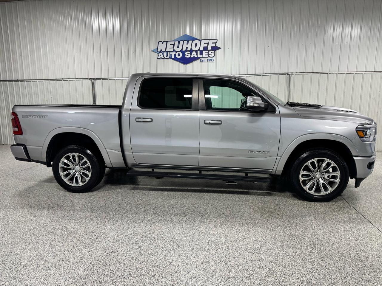 RAM 1500 Laramie 4x4 Crew Cab 5'7" Box 2021