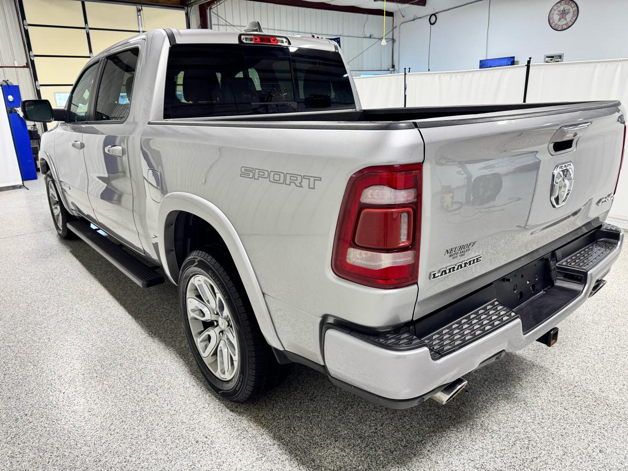 RAM 1500 Laramie 4x4 Crew Cab 5'7" Box 2021