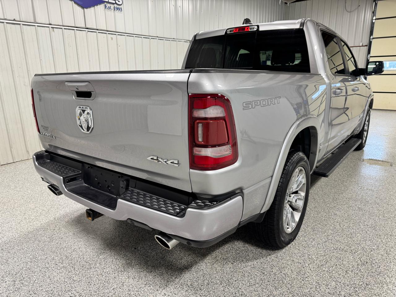 RAM 1500 Laramie 4x4 Crew Cab 5'7" Box 2021