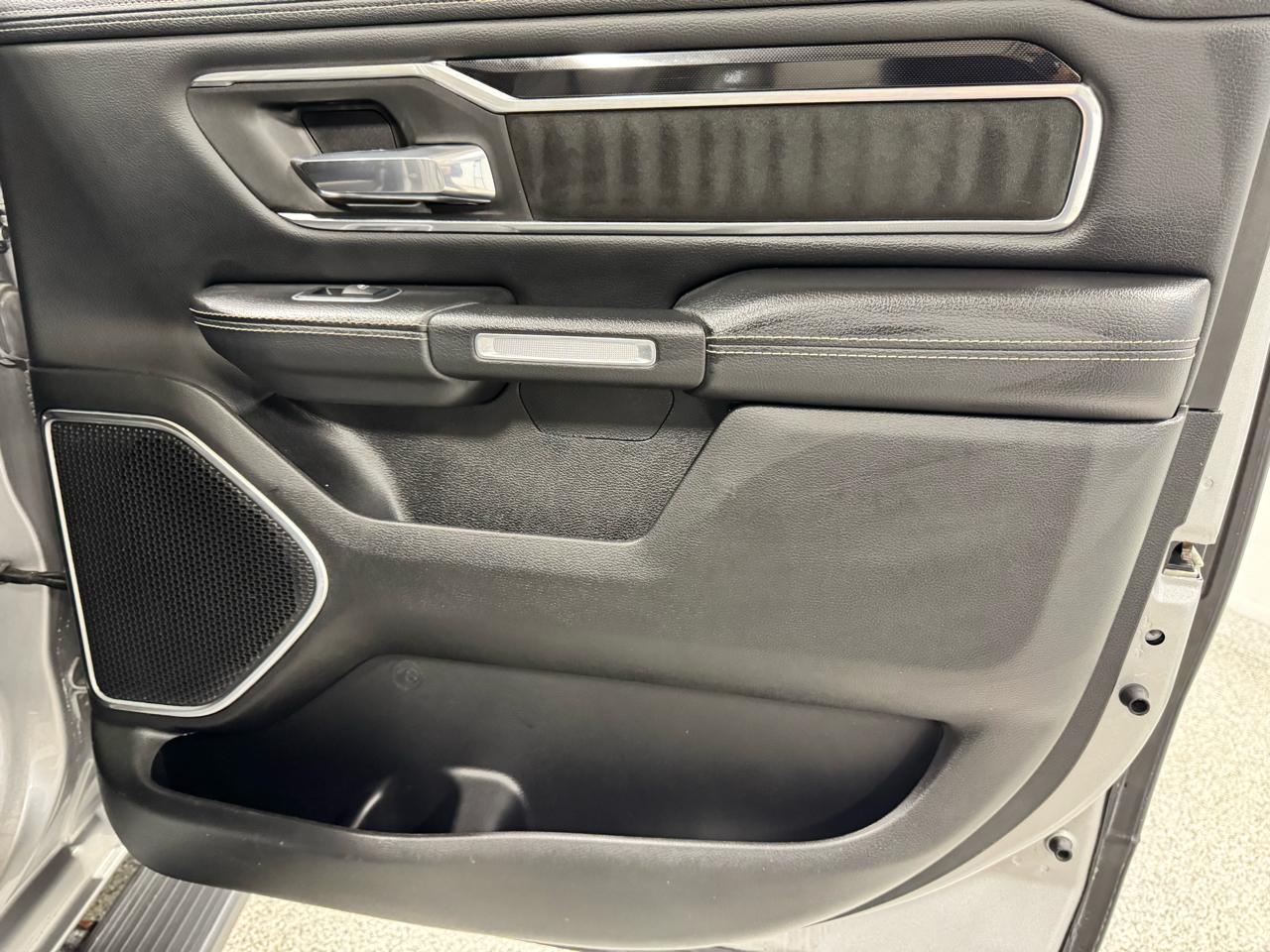 RAM 1500 Laramie 4x4 Crew Cab 5'7" Box 2021