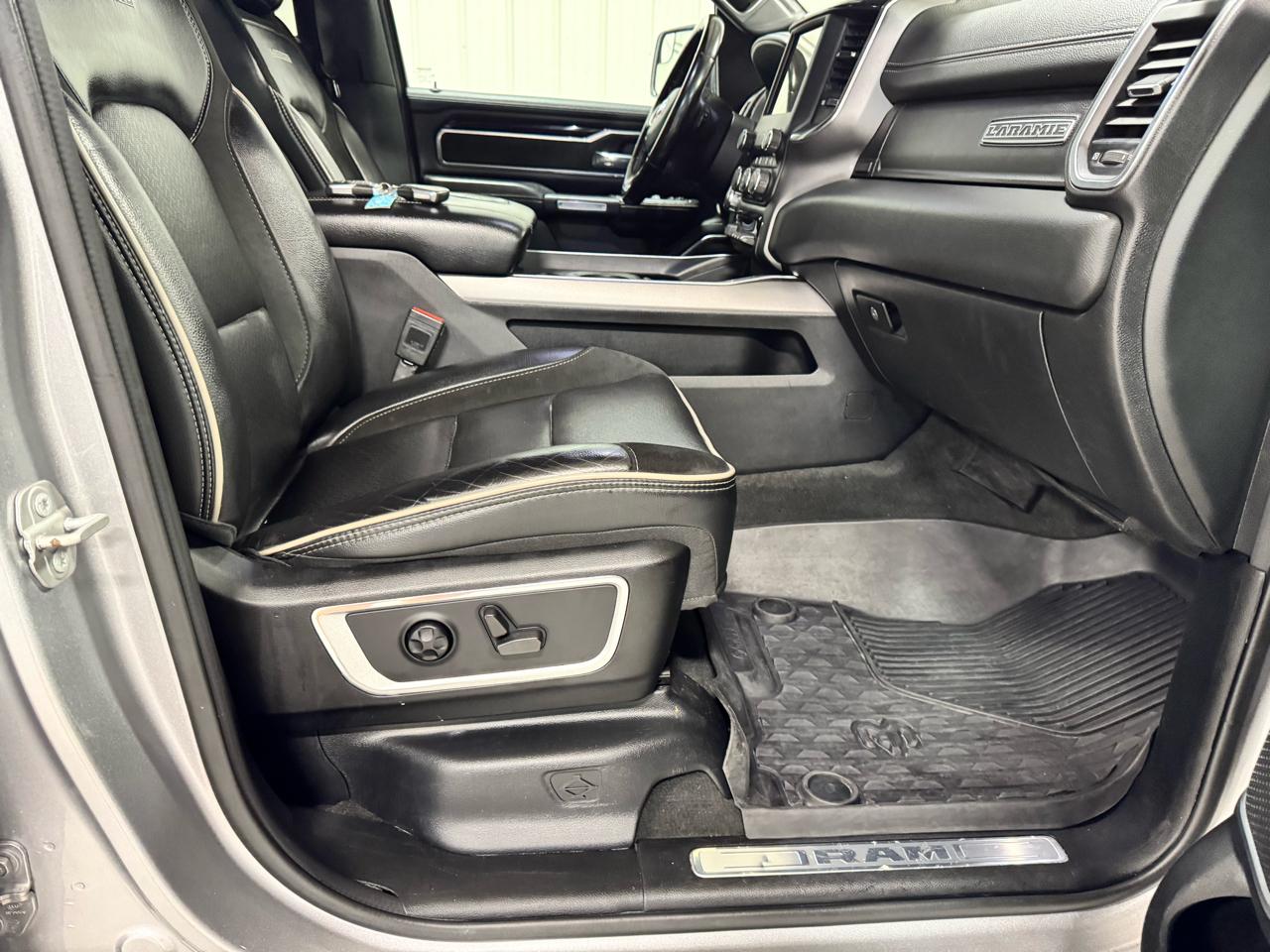 RAM 1500 Laramie 4x4 Crew Cab 5'7" Box 2021