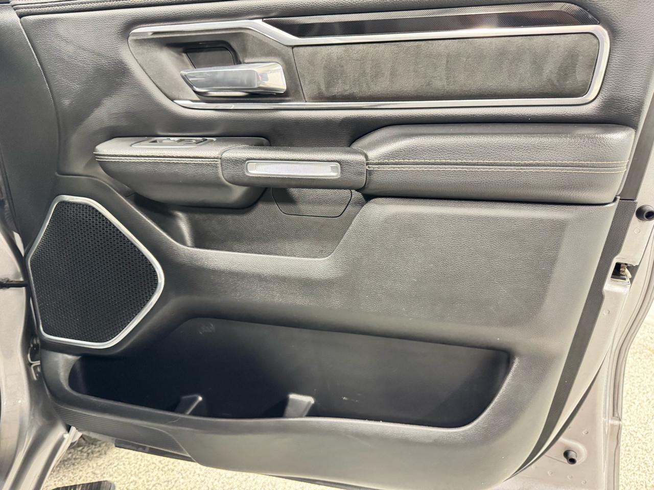 RAM 1500 Laramie 4x4 Crew Cab 5'7" Box 2021