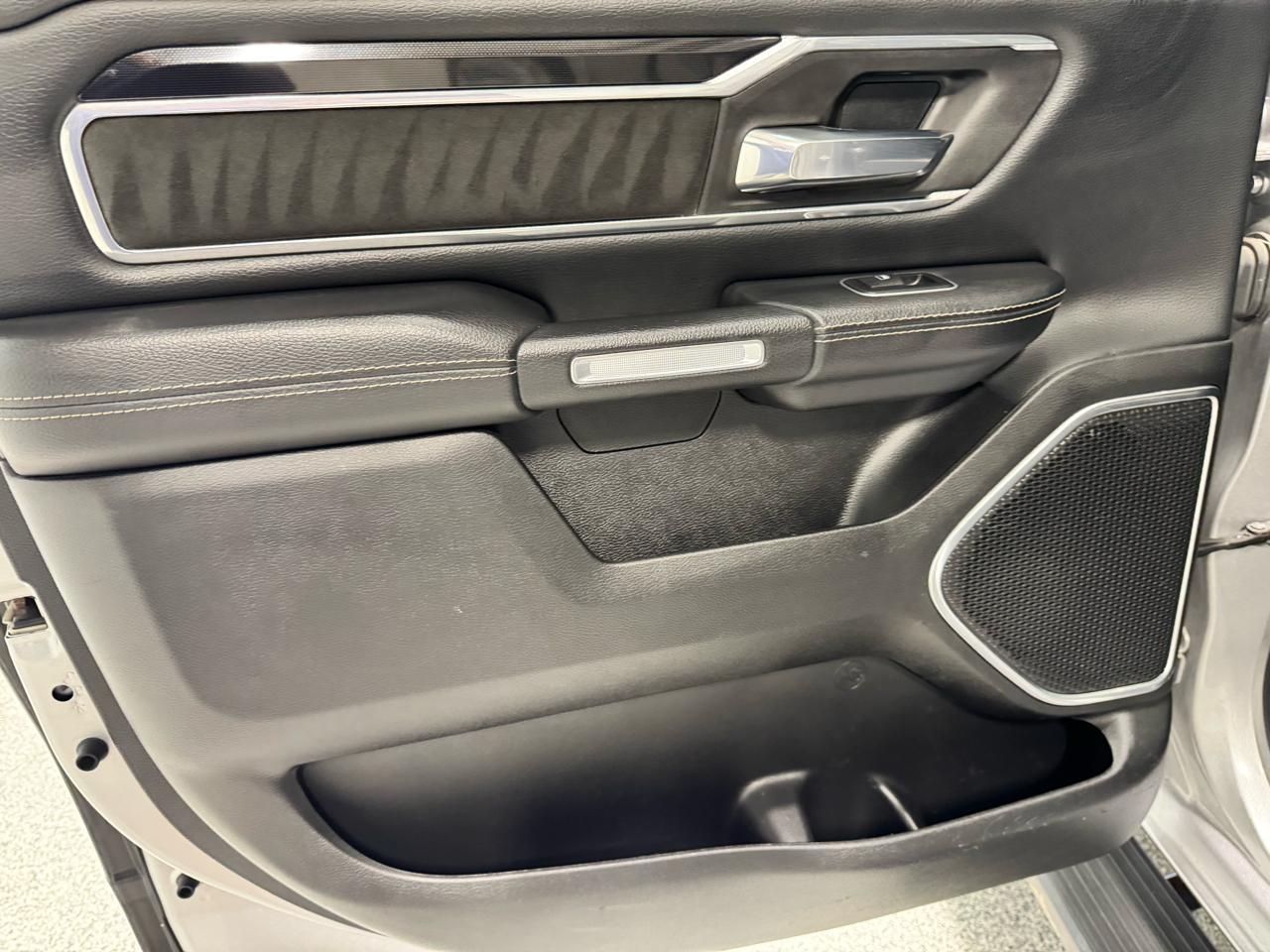 RAM 1500 Laramie 4x4 Crew Cab 5'7" Box 2021