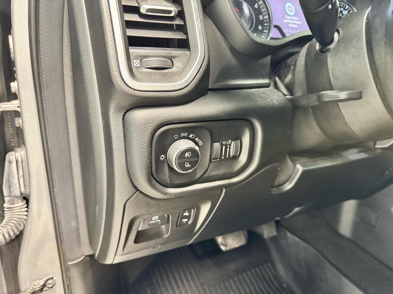 RAM 1500 Laramie 4x4 Crew Cab 5'7" Box 2021