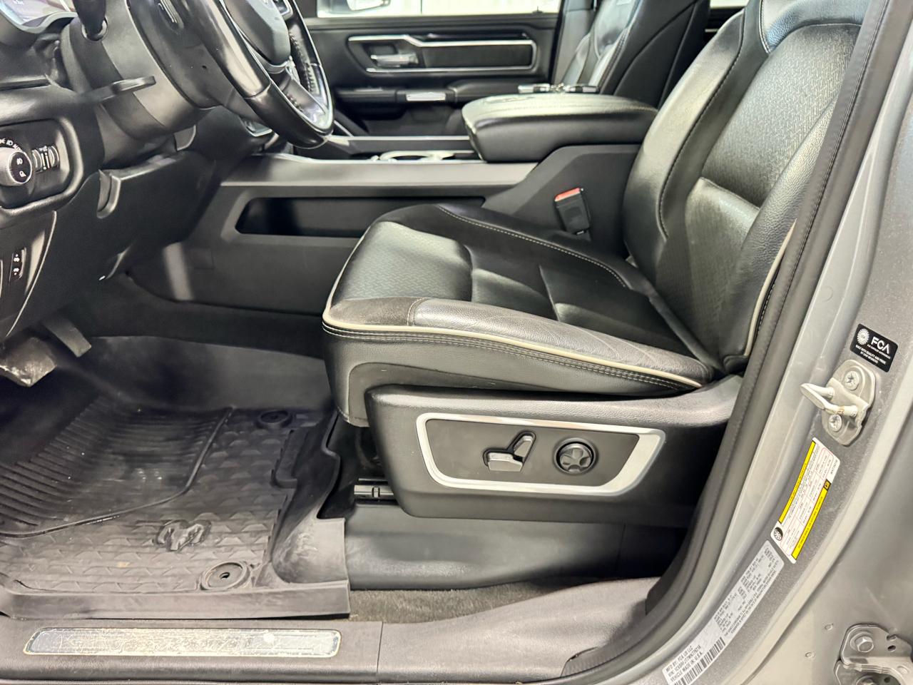 RAM 1500 Laramie 4x4 Crew Cab 5'7" Box 2021