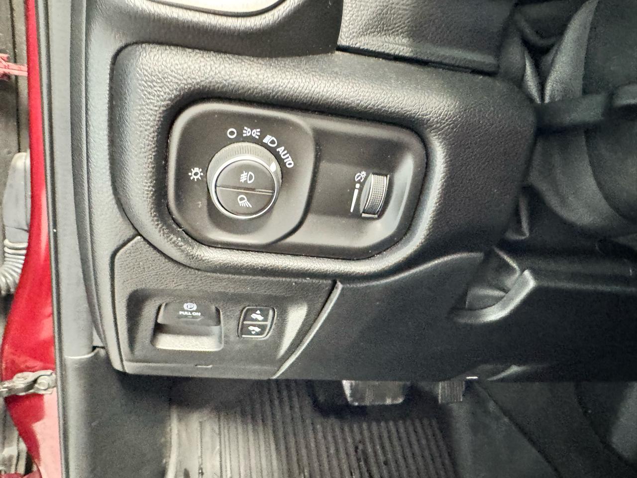 RAM 1500 Sport 4x4 Crew Cab 5'7" Box 2020