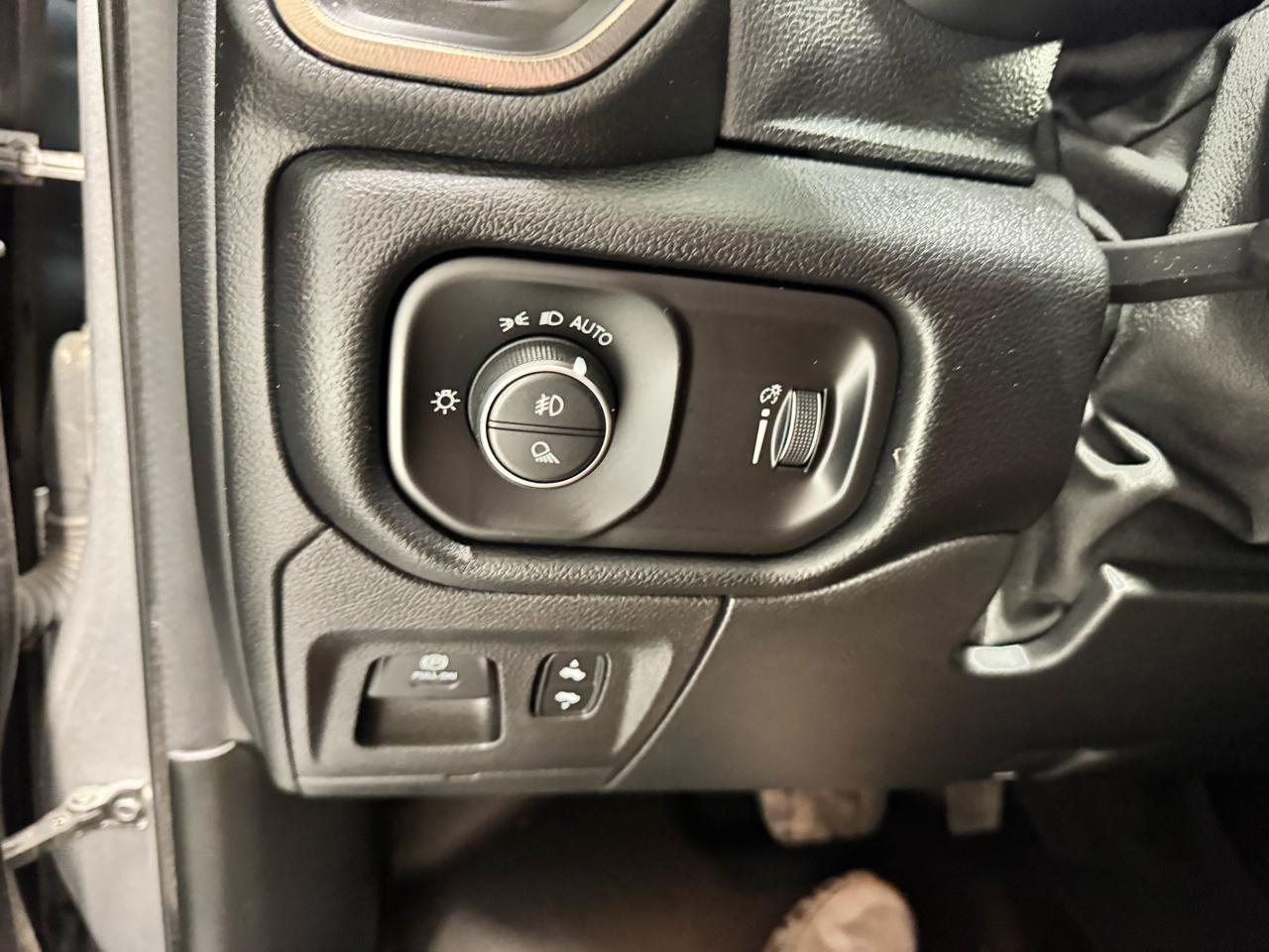 RAM 1500 Sport 4x4 Crew Cab 5'7" Box 2022