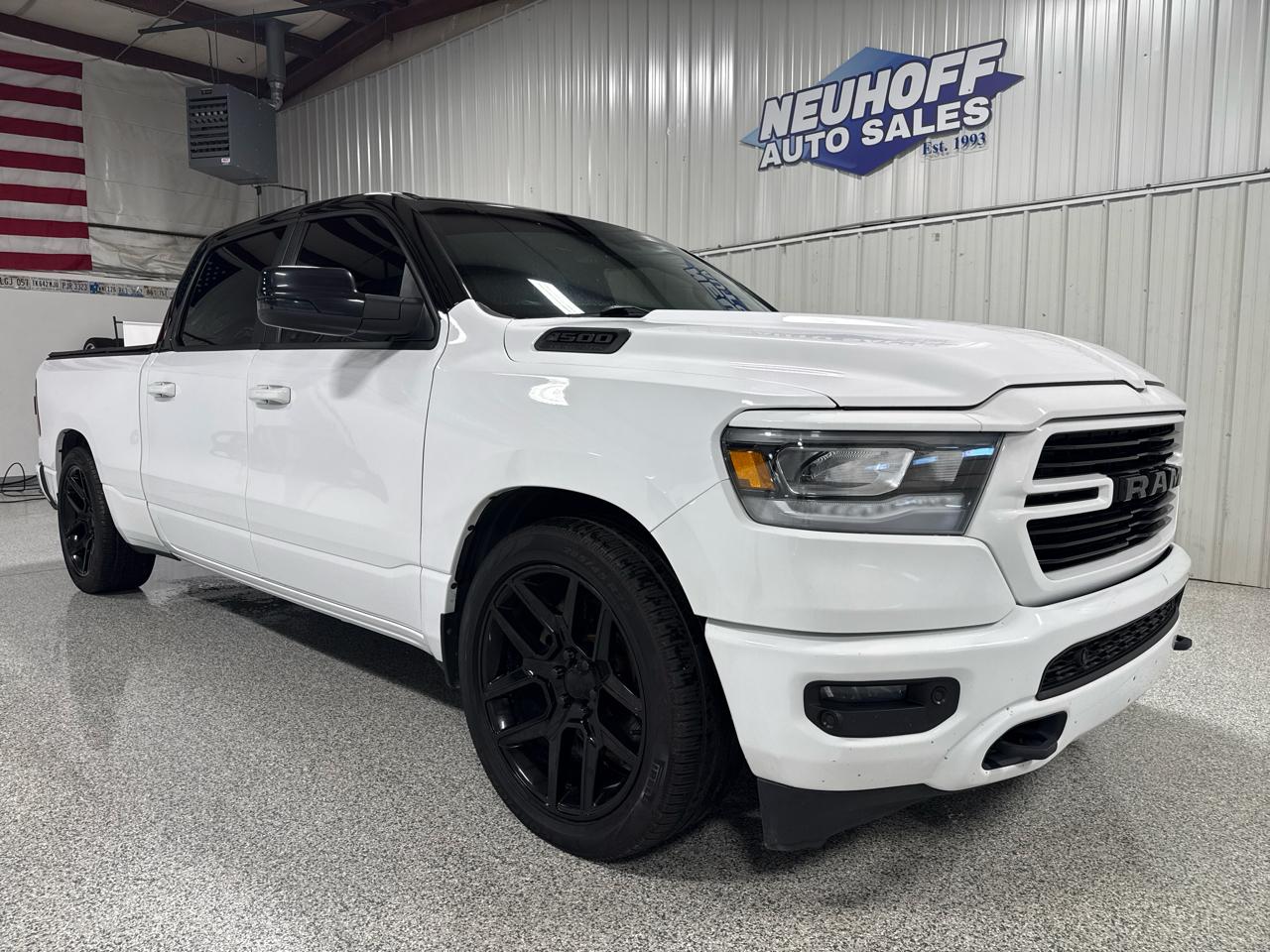 RAM 1500 Big Horn 4x4 Crew Cab 6'4" Box 2020