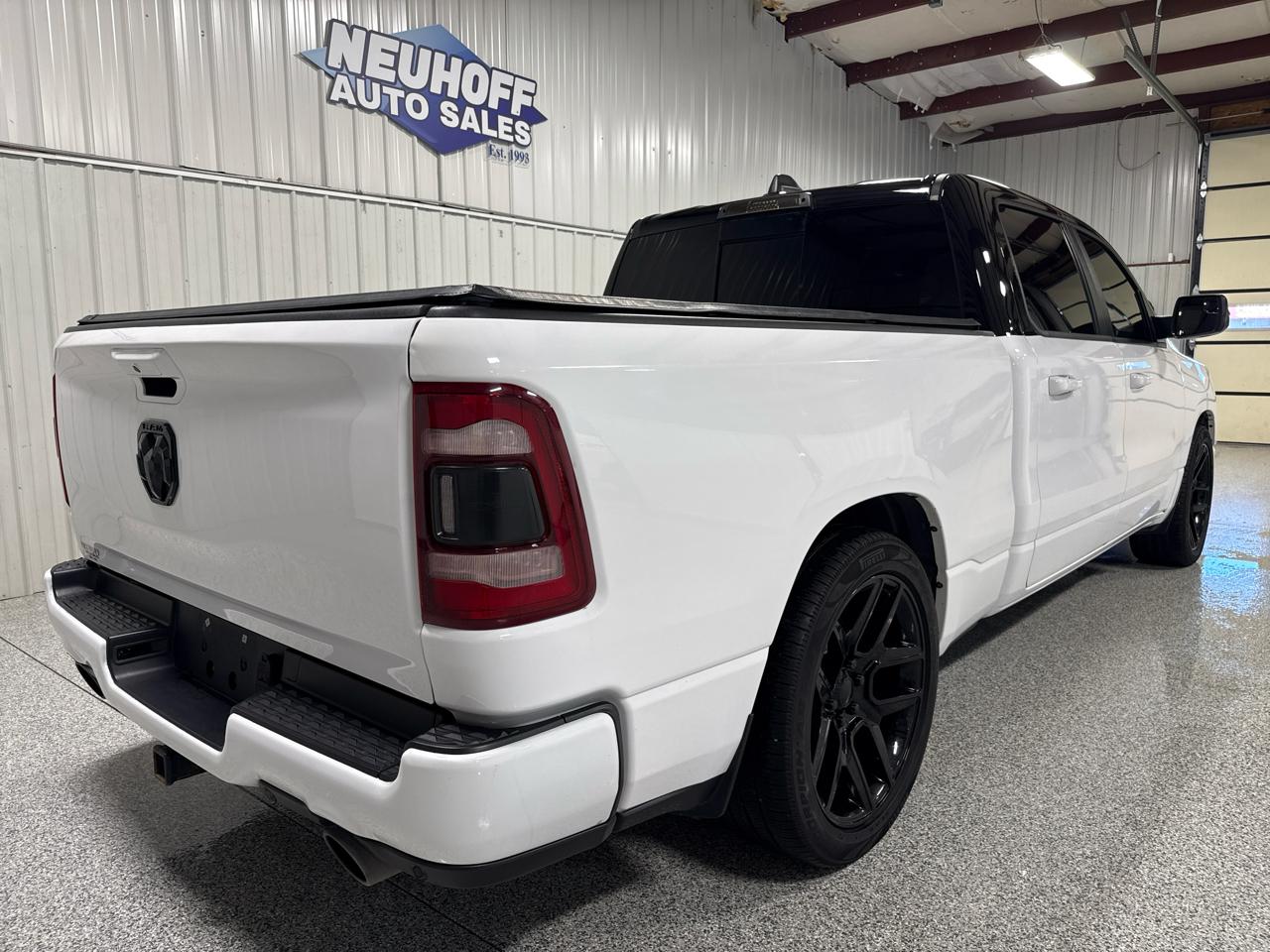 RAM 1500 Big Horn 4x4 Crew Cab 6'4" Box 2020